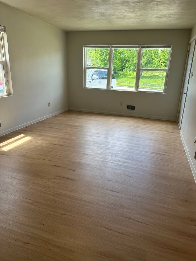Apartment for rent at 211 E Ashley St, Jefferson City, MO 65101