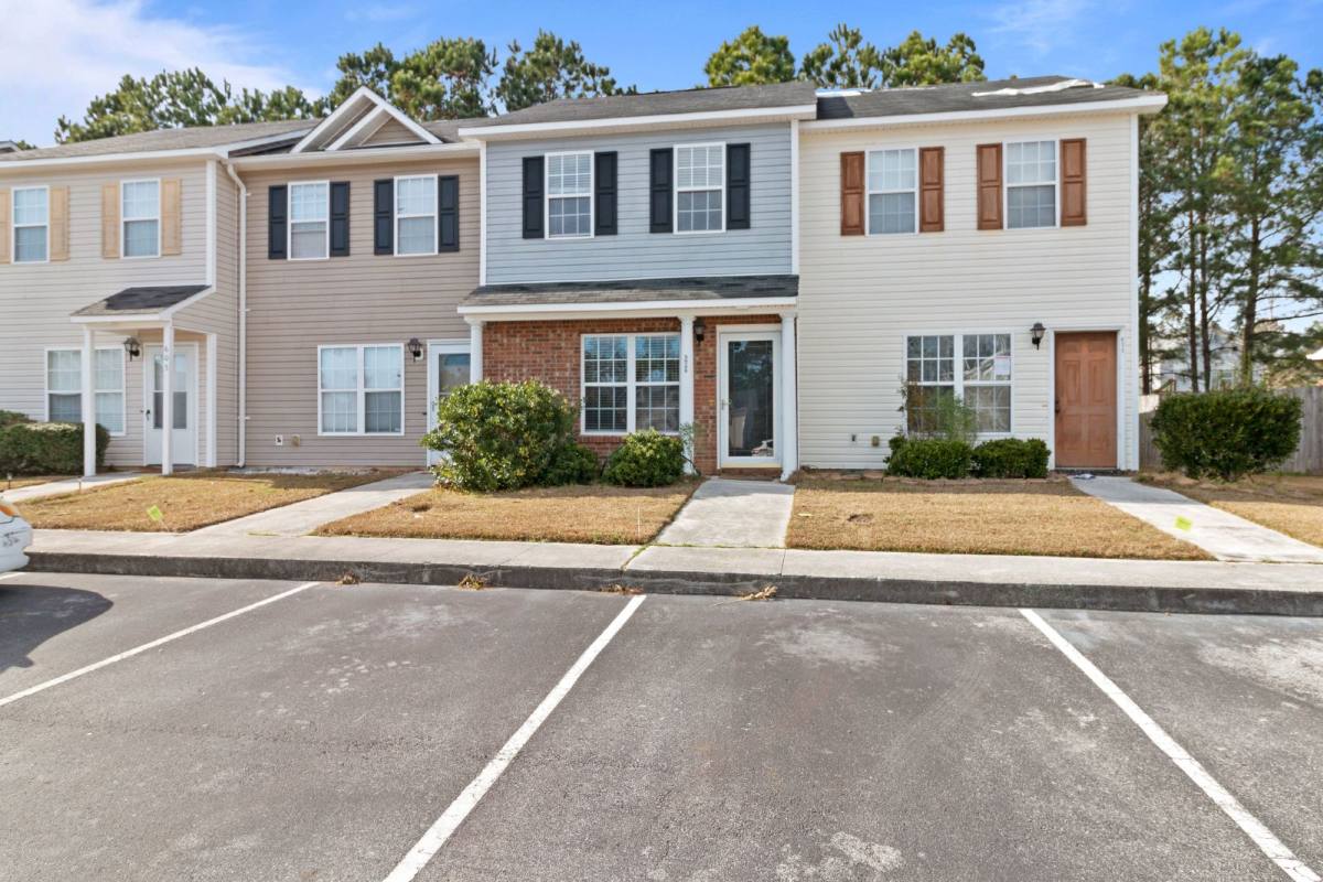 Townhouse for rent at 609 Timberlake Trail, Jacksonville, NC 28546