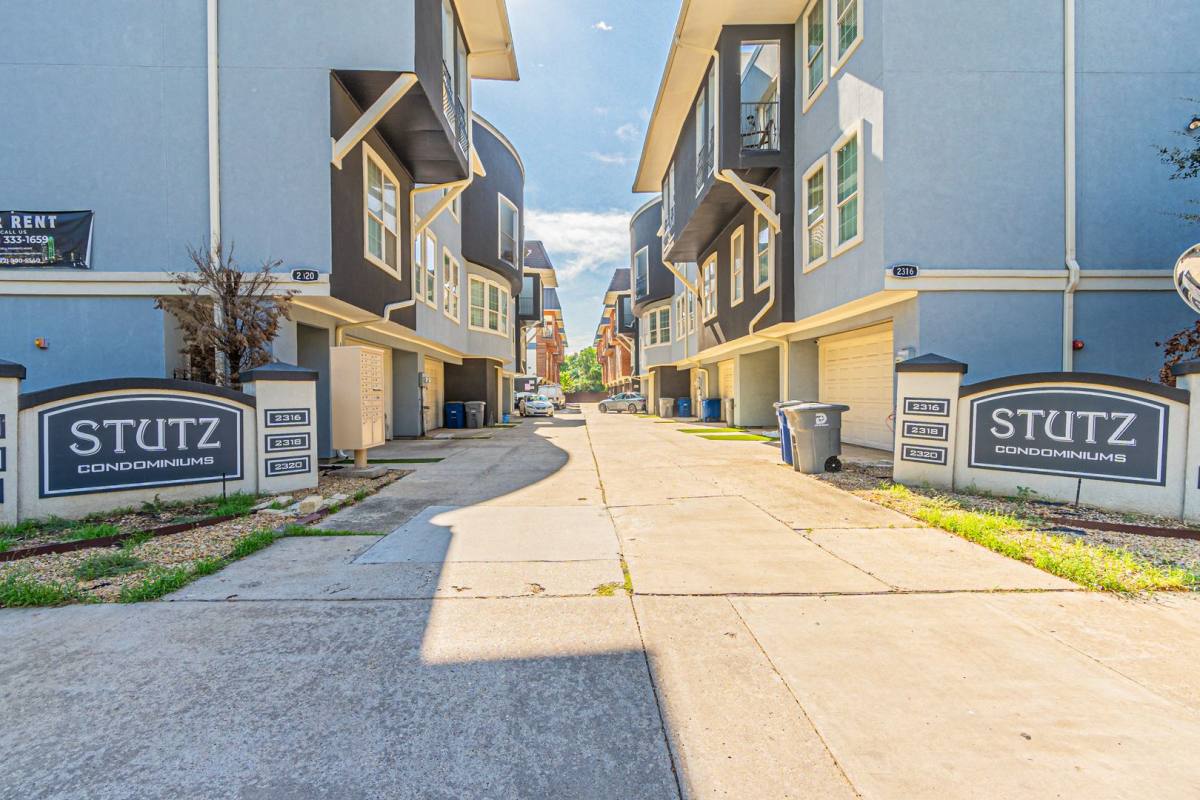 Apartment for rent at 2316 Stutz Dr, Dallas, TX 75235