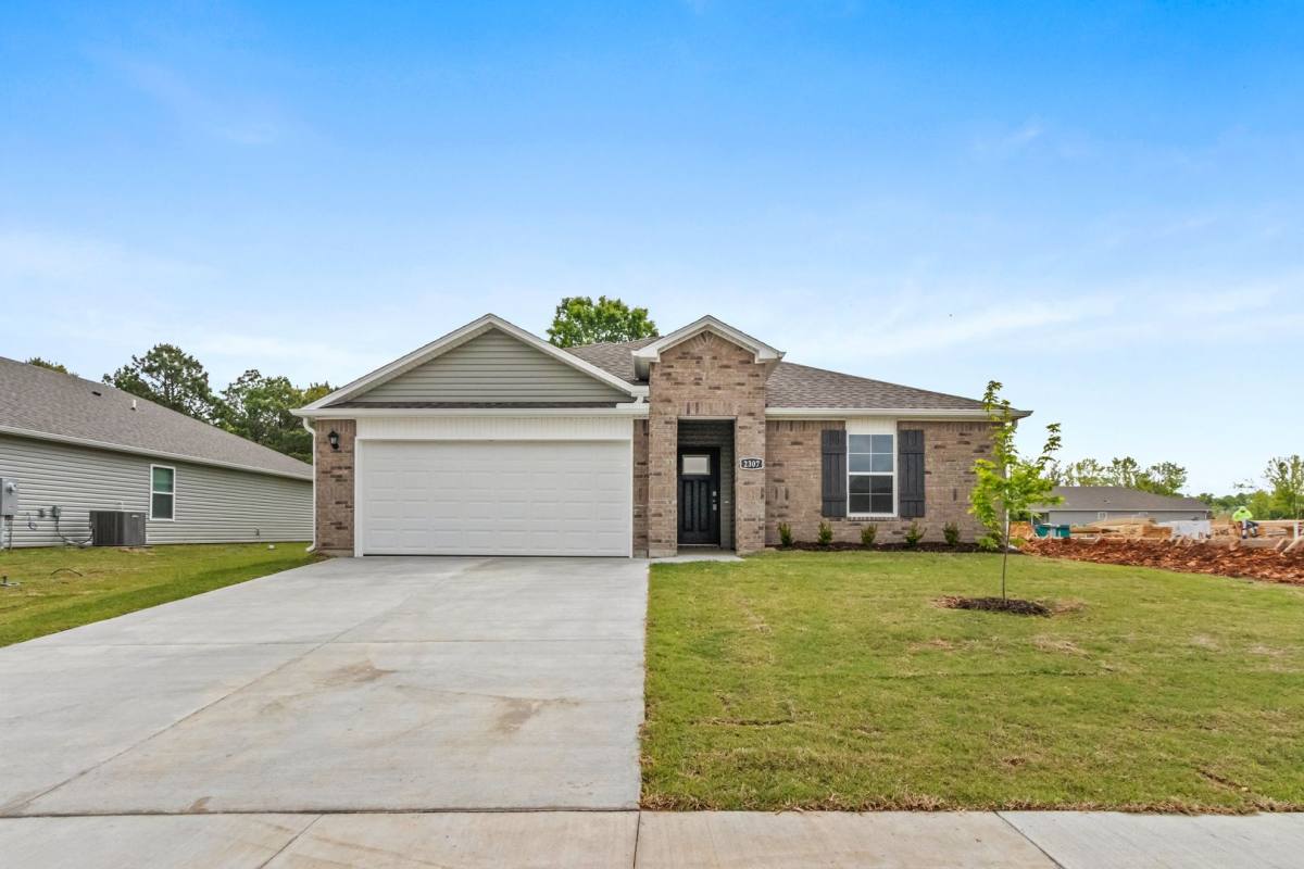House for rent at 2307 N Heritage Ranch Dr, Siloam Springs, AR 72761