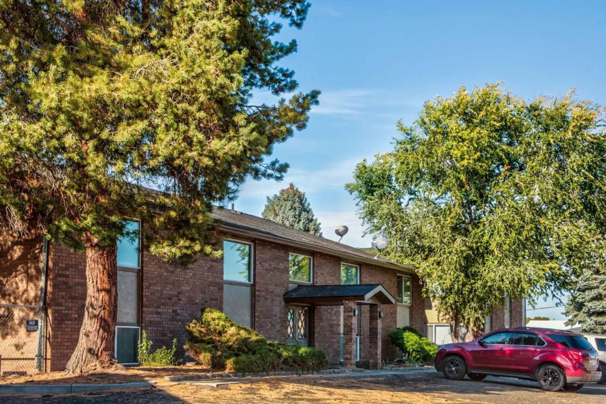 Townhouse for rent at 12 S Morain St, Kennewick, WA 99336