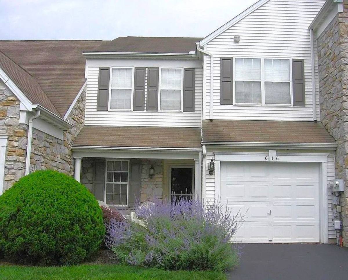 Townhouse for rent at 616 Spring House Lane, Hummelstown, PA 17036