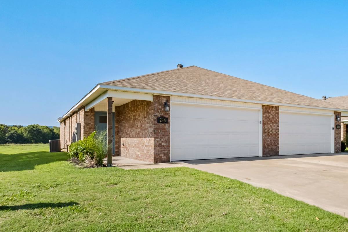 Apartment for rent at 235 E Anabranch Court, Farmington, AR 72730