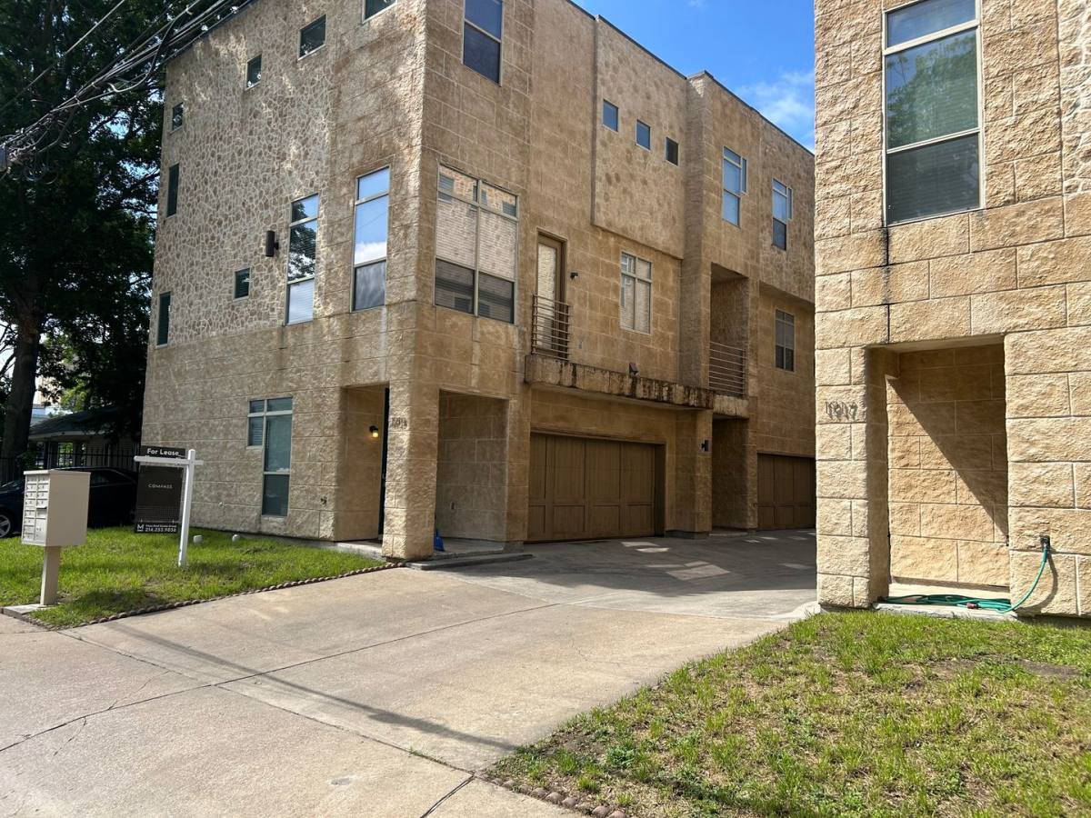 Apartment for rent at 1915 Ashby St, Dallas, TX 75204