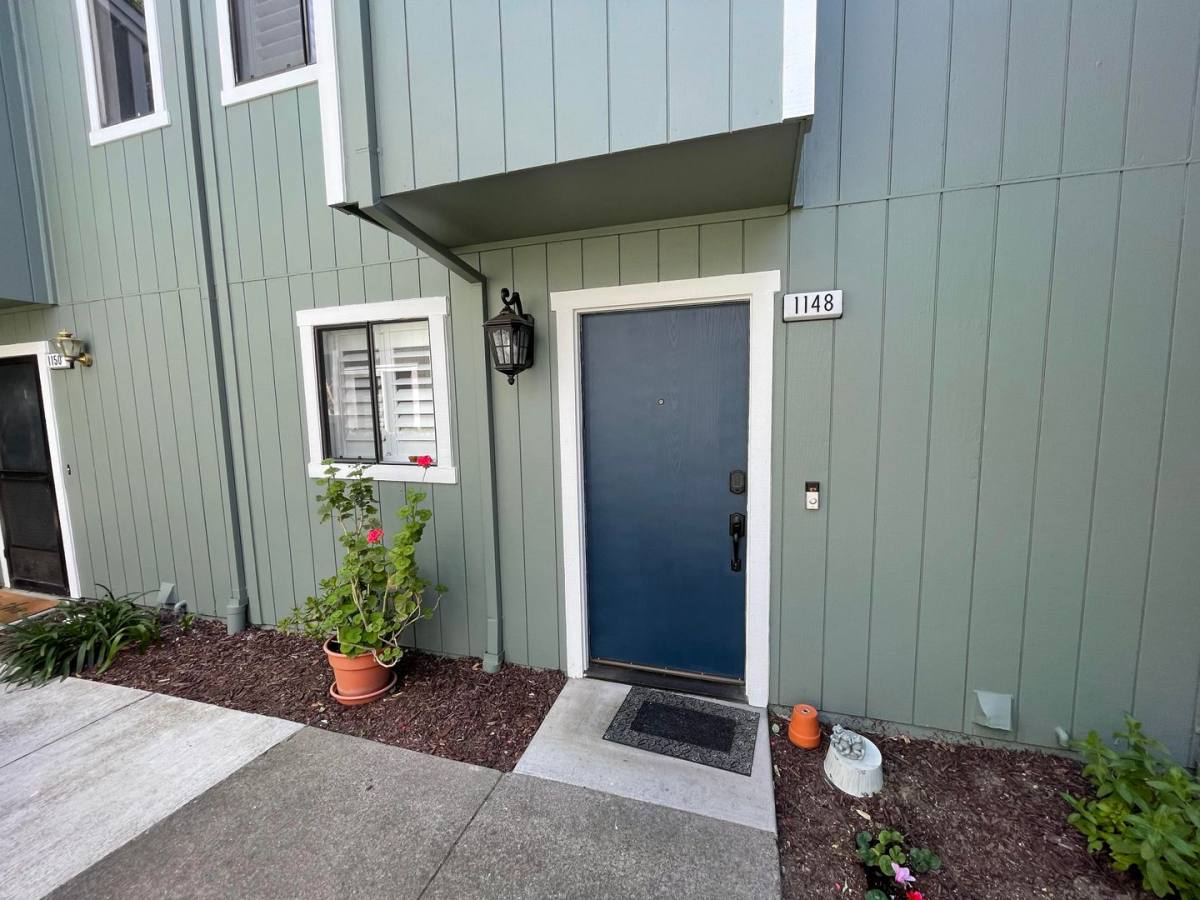 Townhouse for rent at 1148 Maywood Lane, Martinez, CA 94553