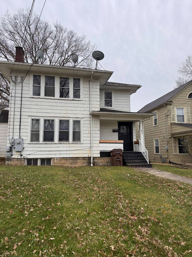 Apartment for rent at 924 Highland Ave, Sharon, PA 16146