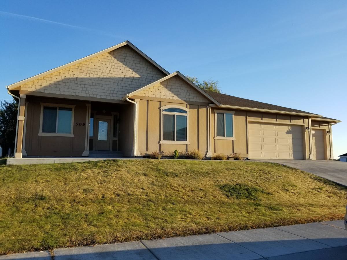 House for rent at 509 N Bluff W Dr, Moses Lake, WA 98837