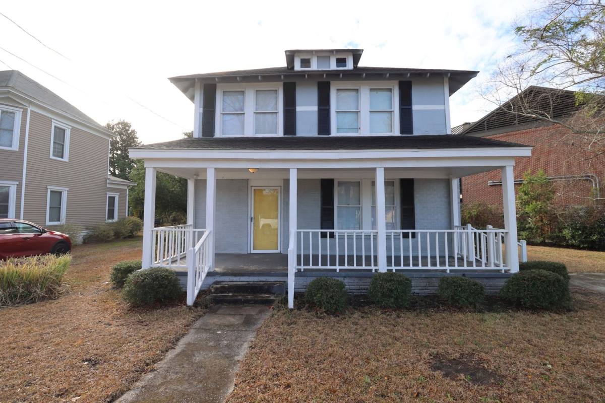 House for rent at 4910 Colonial Dr, Columbia, SC 29203