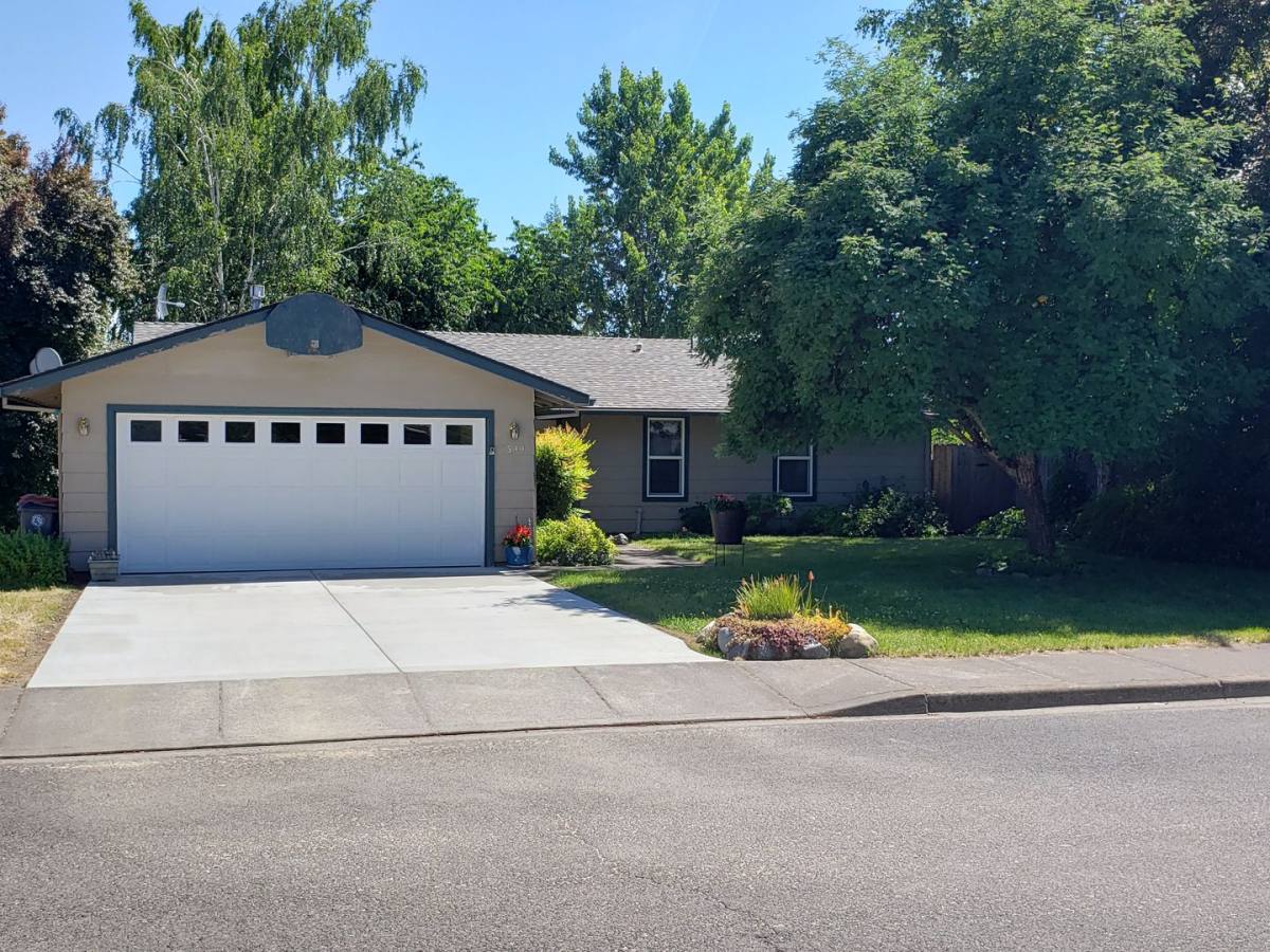 House for rent at 1589 Timothy St, Central Point, OR 97502
