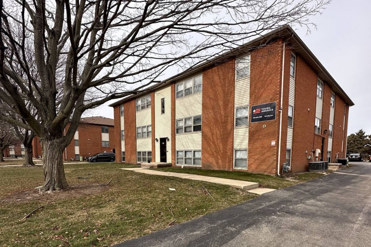Apartment for rent at 9 Willedrob Rd, Bloomington, IL 61701