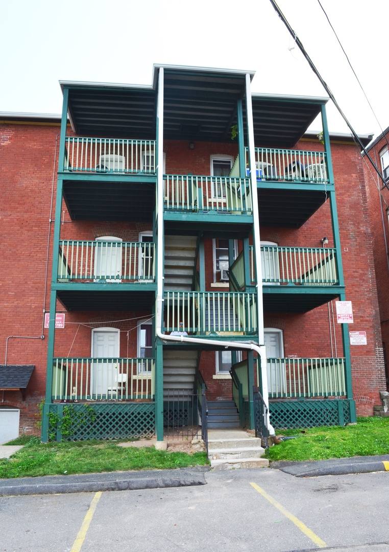 Apartment for rent at 286-288 Park St, Hartford, CT 06106