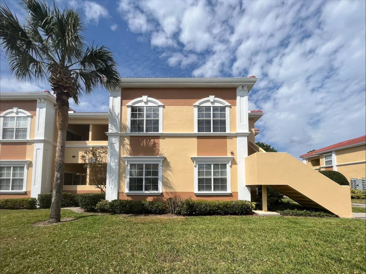Condo for rent at 1125 Villagio Circle, Sarasota, FL 34237