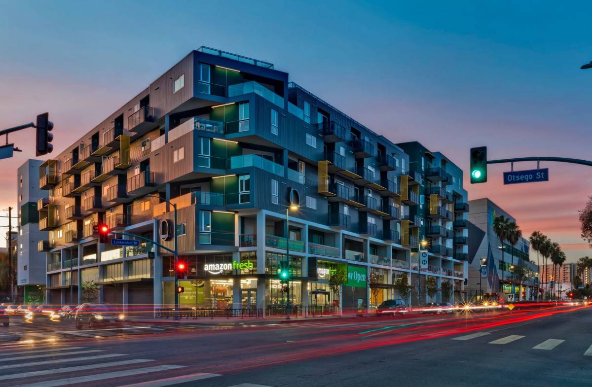 Apartment for rent at 5115 Lankershim Blvd, North Hollywood, CA 91601