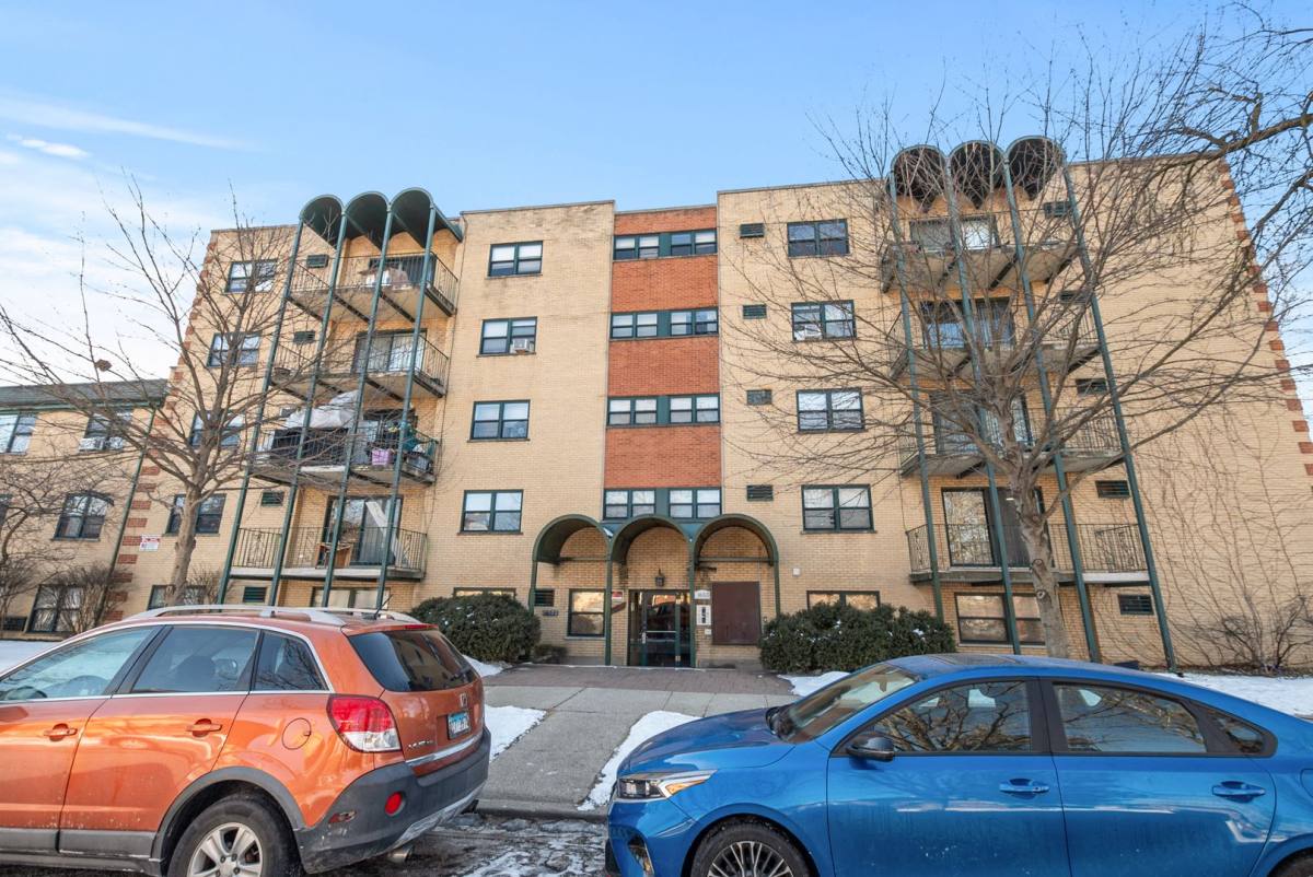Apartment for rent at 1637 W 89th St, Chicago, IL 60620