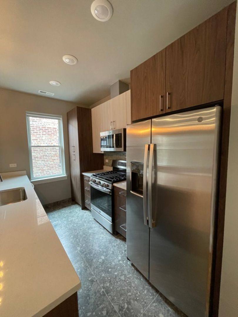 Apartment for rent at 6204 S Kimbark, Chicago, IL 60637