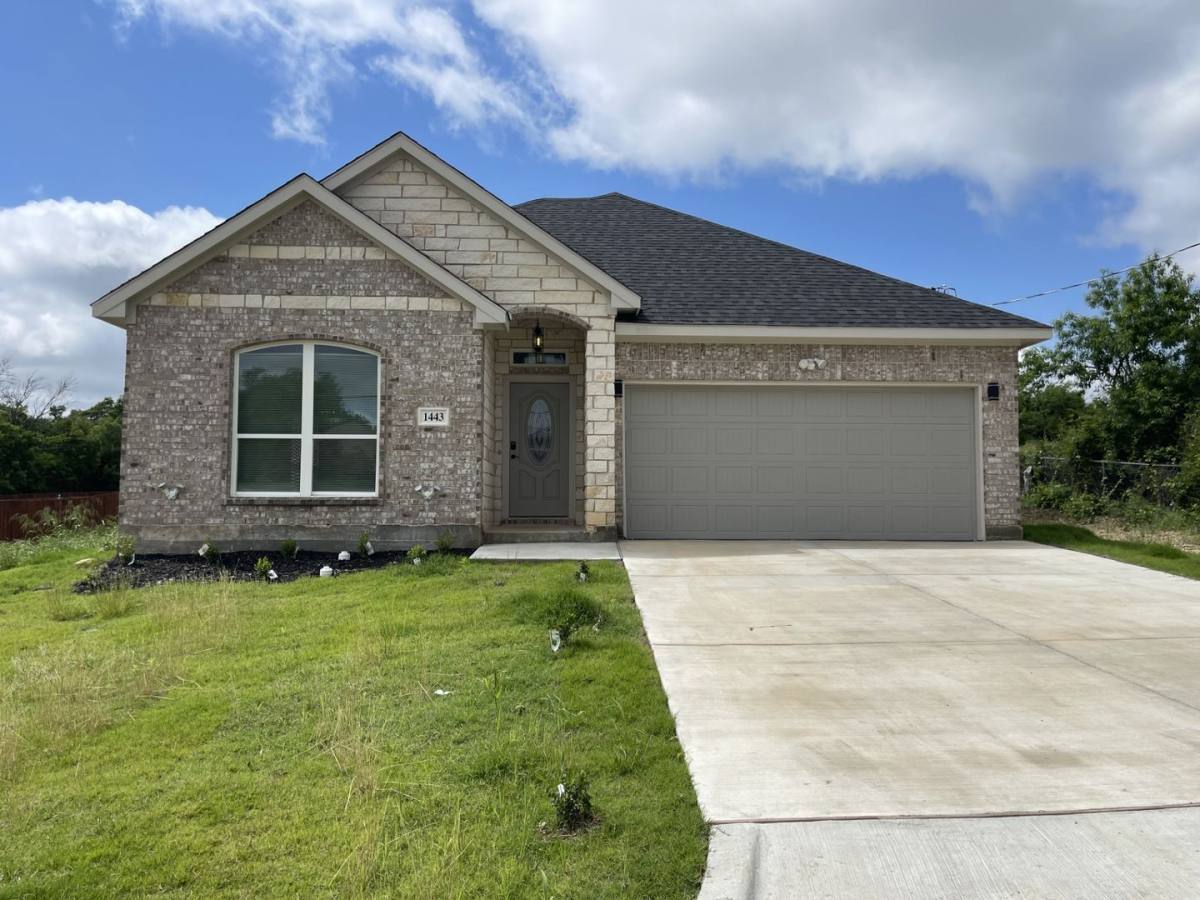 House for rent at 1443 Vine St, Weatherford, TX 76086