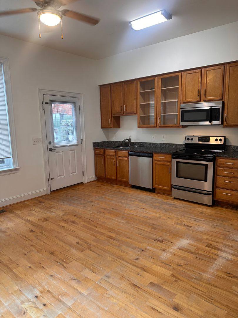 Apartment for rent at 213-215 E Grace St, Richmond, VA 23219
