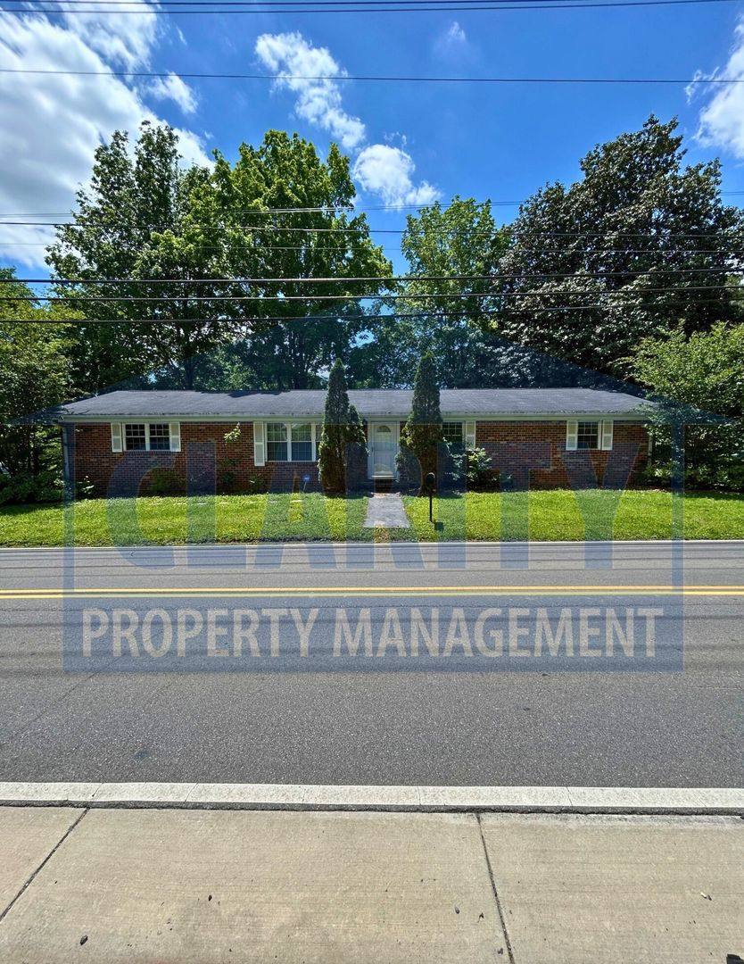 House for rent at 451 20th St NW, Cleveland, TN 37311