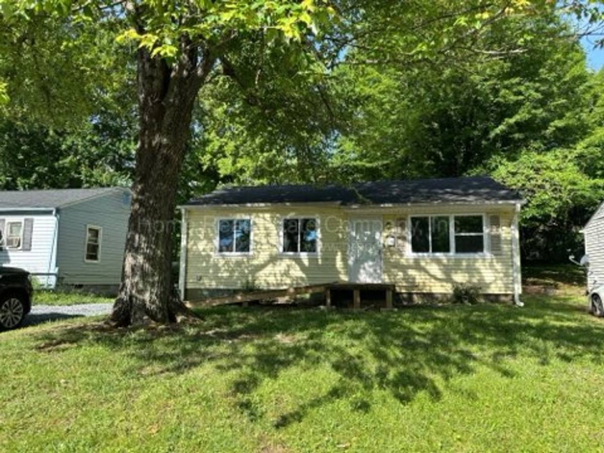 Apartment for rent at 1528 Argonne Blvd, Winston Salem, NC 27107