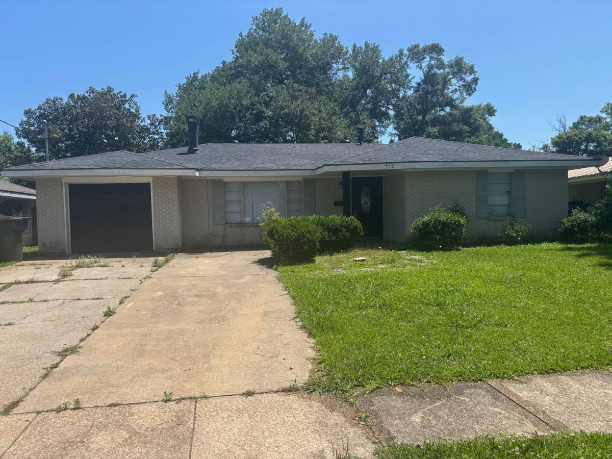 House for rent at 712 Royal St, Lake Charles, LA 70607