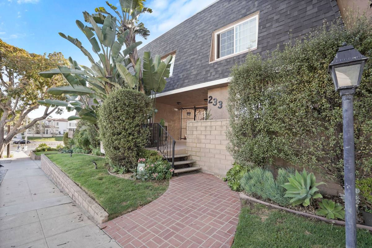 Townhouse for rent at 233 S Juanita, Redondo Beach, CA 90277