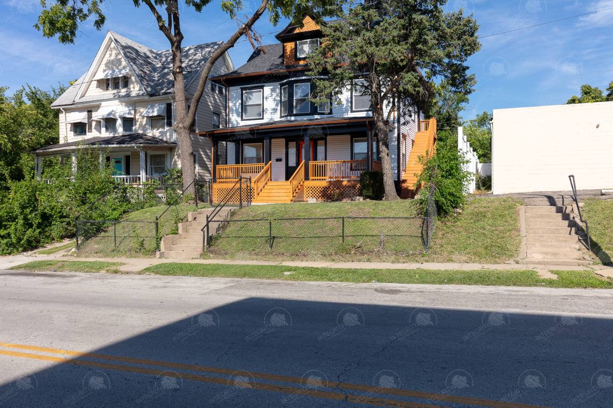 Apartment for rent at 3123 Woodland Ave, Kansas City, MO 64109