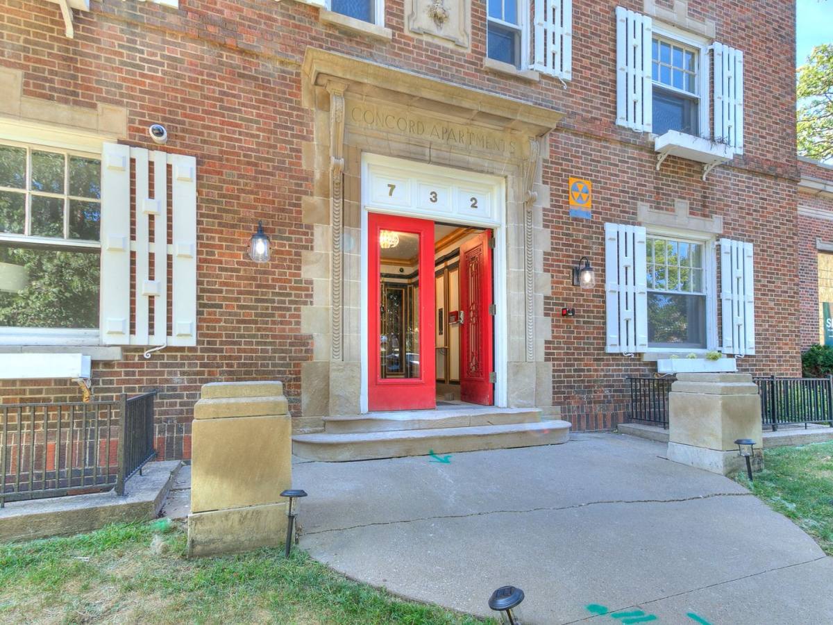 Apartment for rent at 732 18th St, Des Moines, IA 50314