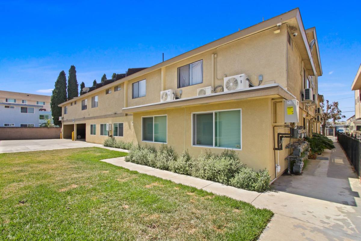Apartment for rent at 12914 Doty Ave, Hawthorne, CA 90250