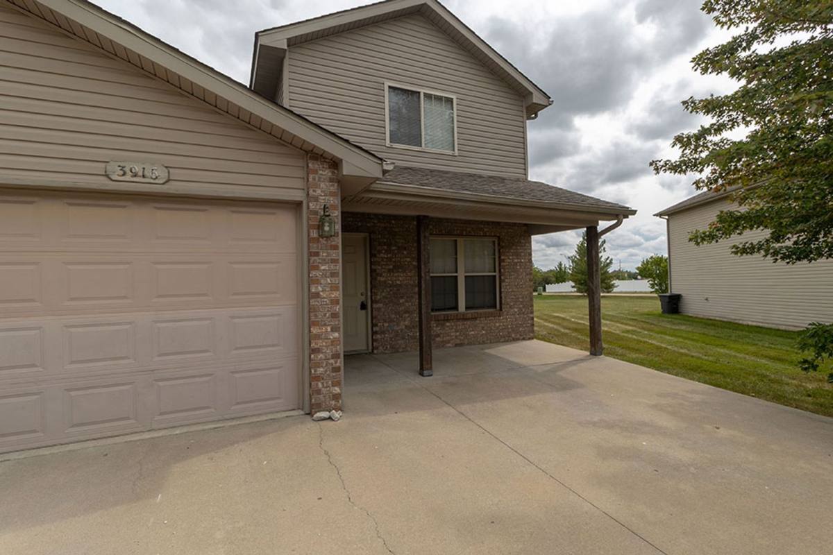 Apartment for rent at 3916 Snowy Owl Dr, Columbia, MO 65202