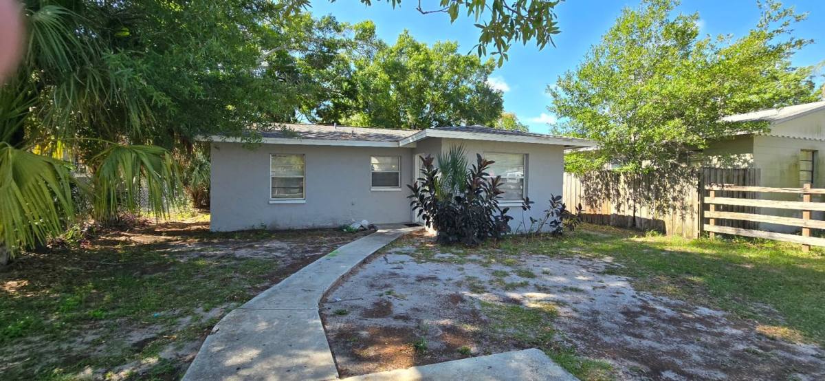 House for rent at 2580 13th Ave S, Saint Petersburg, FL 33712