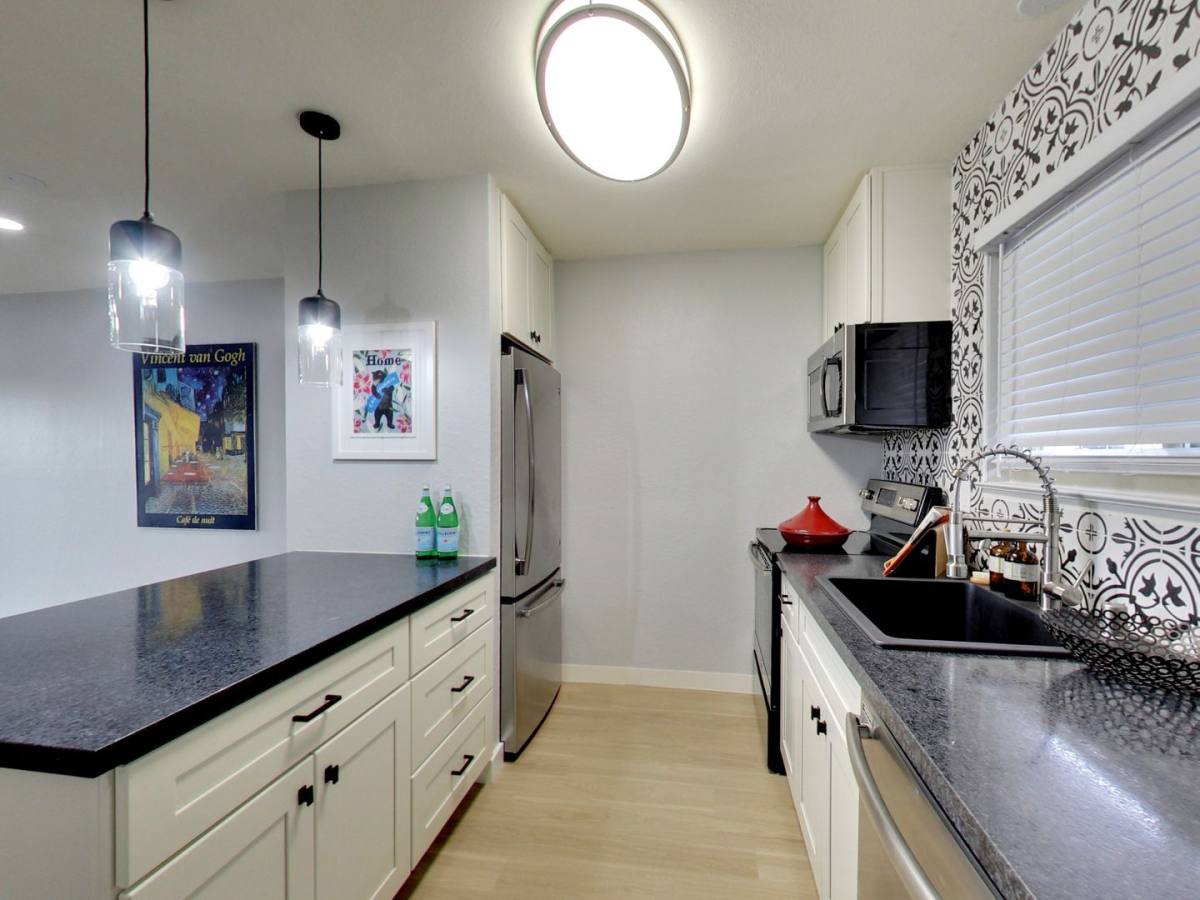 Apartment for rent at 281 Macarthur Blvd, Oakland, CA 94610