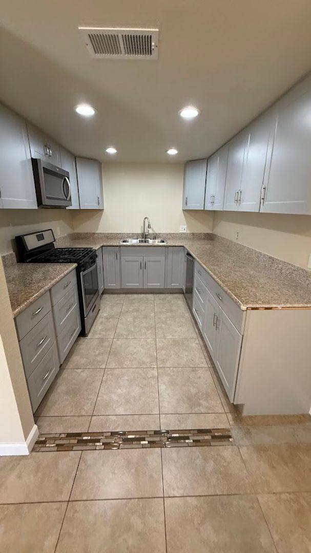 Apartment for rent at 7305-7311 Hazeltine Ave, Van Nuys, CA 91405