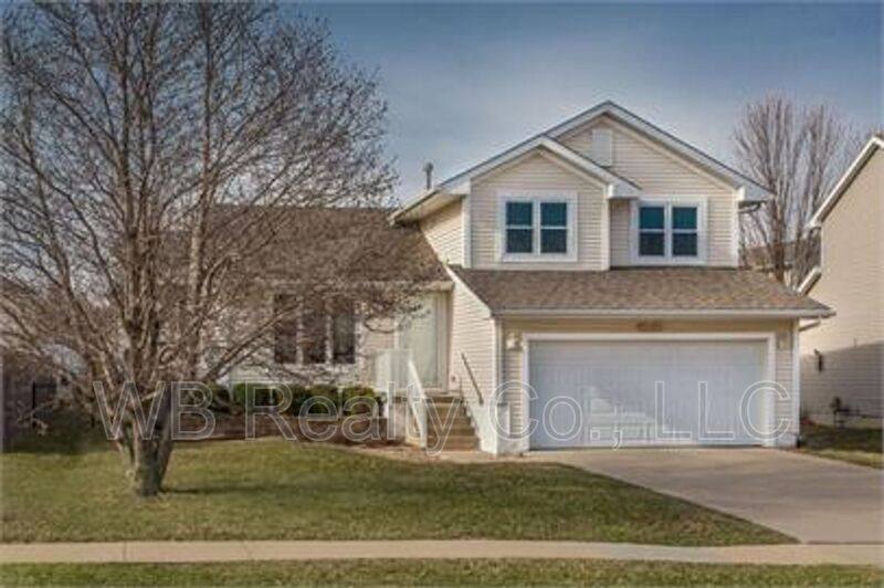 House for rent at 4525 Waterford Dr, West Des Moines, IA 50265