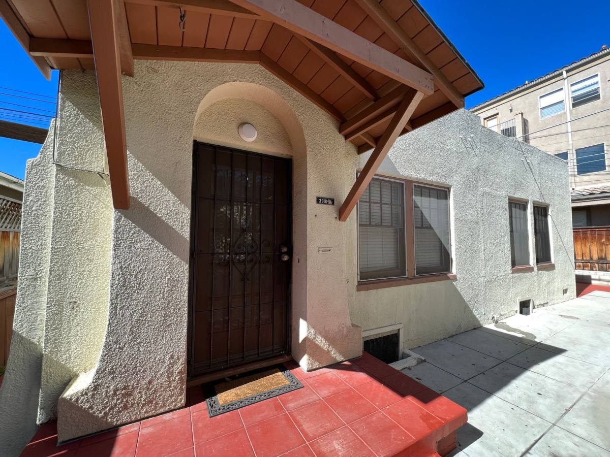 Apartment for rent at 3918-39245 Iowa St, San Diego, CA 92104