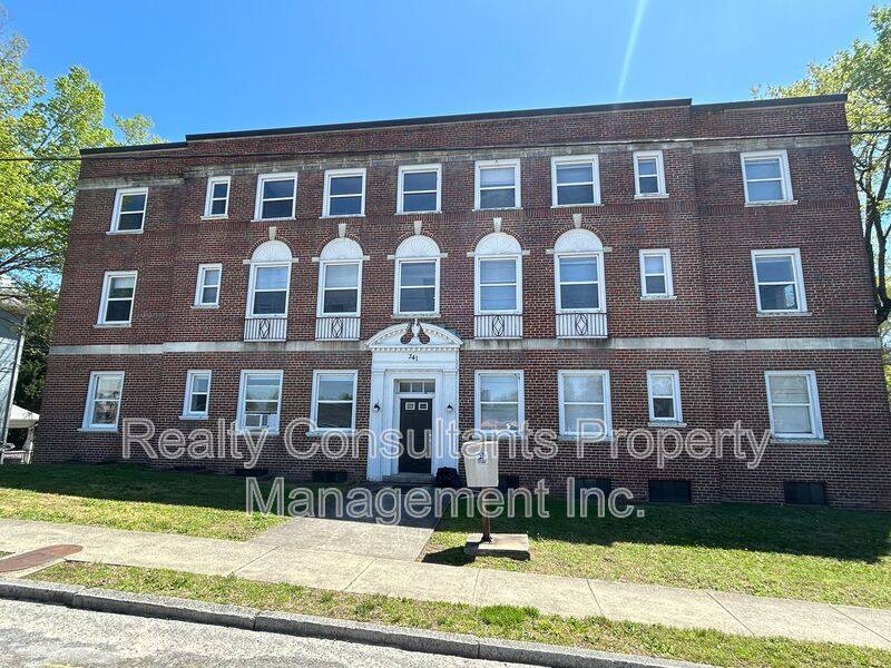 Apartment for rent at 341 Franklin St #301, Mount Airy, NC 27030