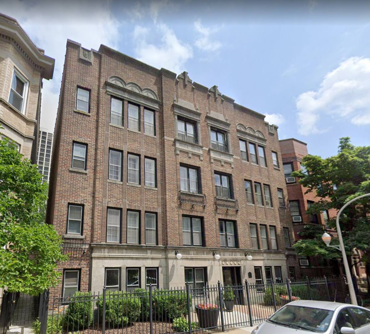 Apartment for rent at 4325 N Dayton St, Chicago, IL 60613