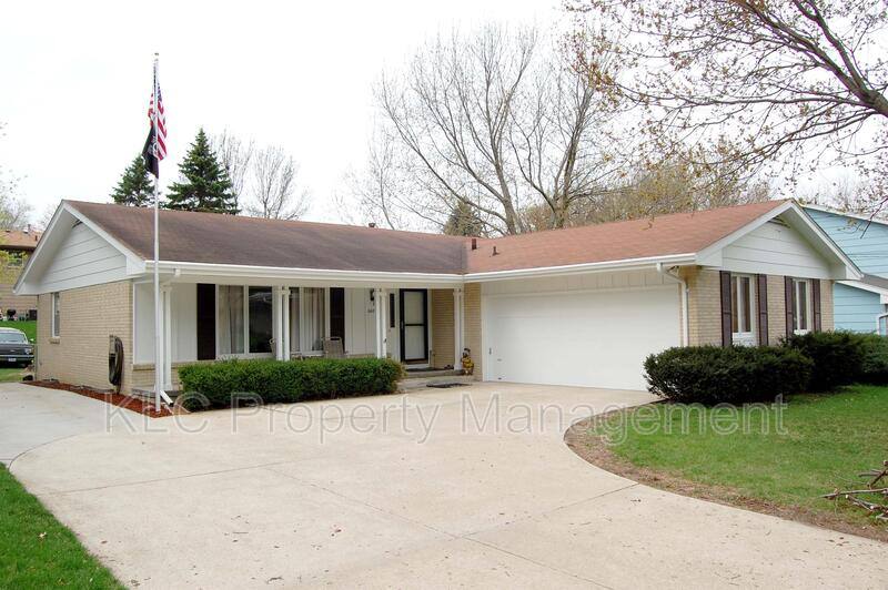 House for rent at 6600 Sheridan Ave, Urbandale, IA 50322