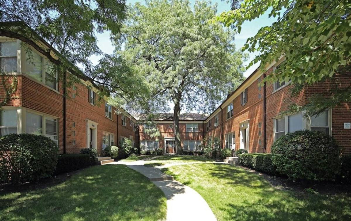 Apartment for rent at 2104-24 W Foster Ave, Chicago, IL 60625