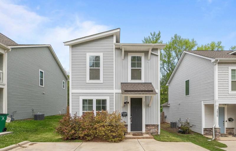 House for rent at 2821 Shamrock Dr, Charlotte, NC 28205