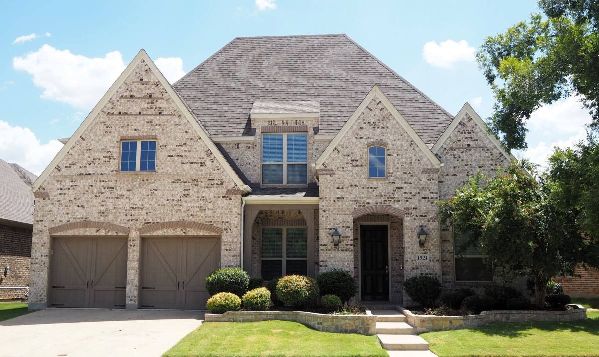 House for rent at 1521 10th St, Argyle, TX 76226