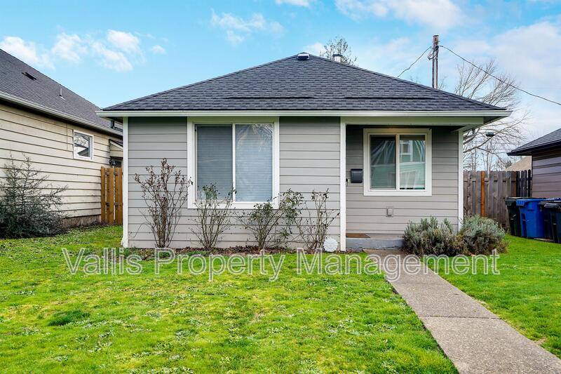 House for rent at 1130 14th St NE, Salem, OR 97301