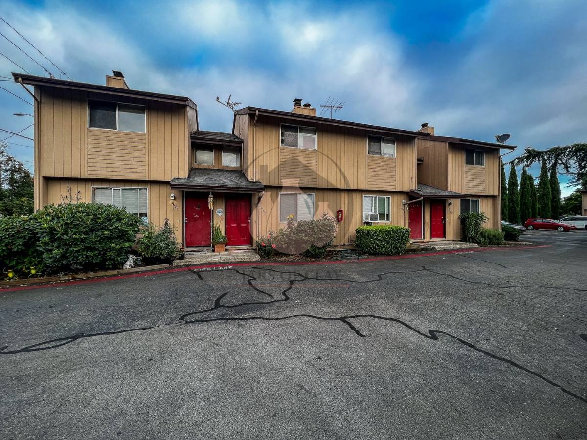 Townhouse for rent at 3071 D St NE, Salem, OR 97301