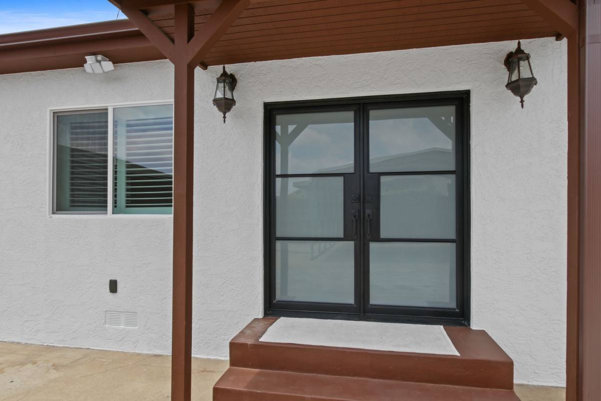 Townhouse for rent at 536 Short St #B, Inglewood, CA 90302