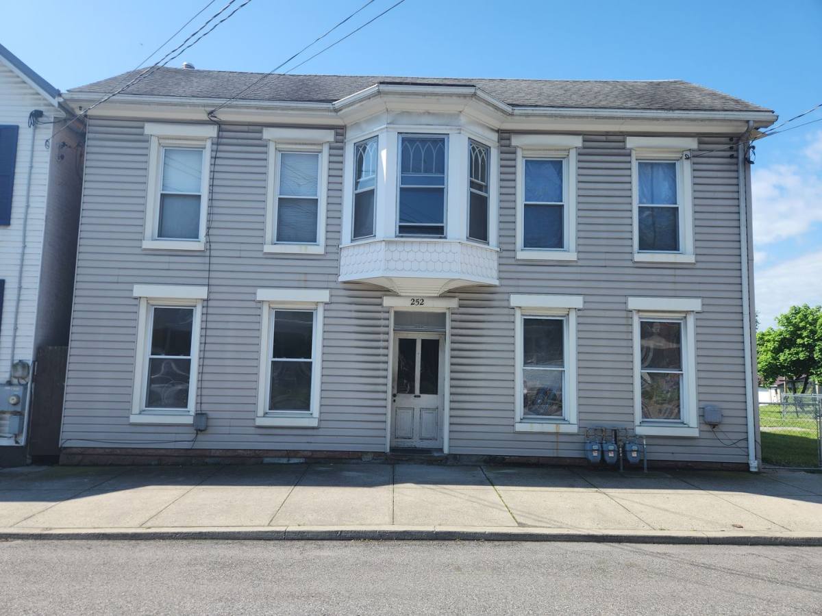 Apartment for rent at 252 Lincoln Way W, Chambersburg, PA 17201