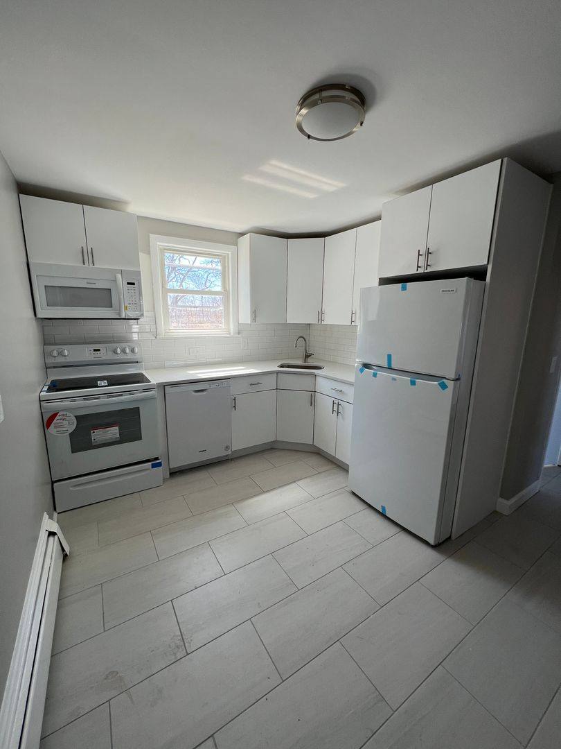 Apartment for rent at 433 Sea St, Quincy, MA 02169