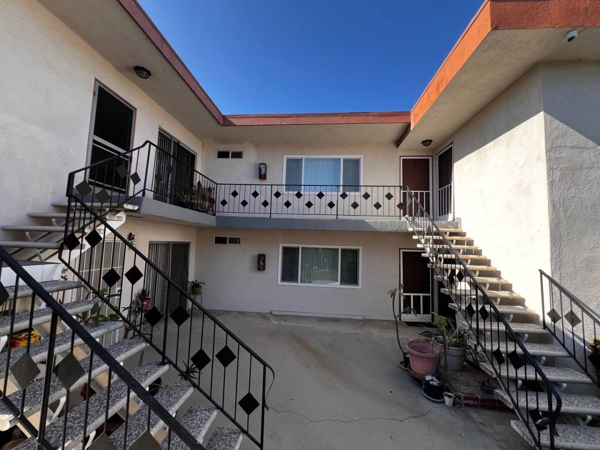Apartment for rent at 20705 Osage Ave, Torrance, CA 90503