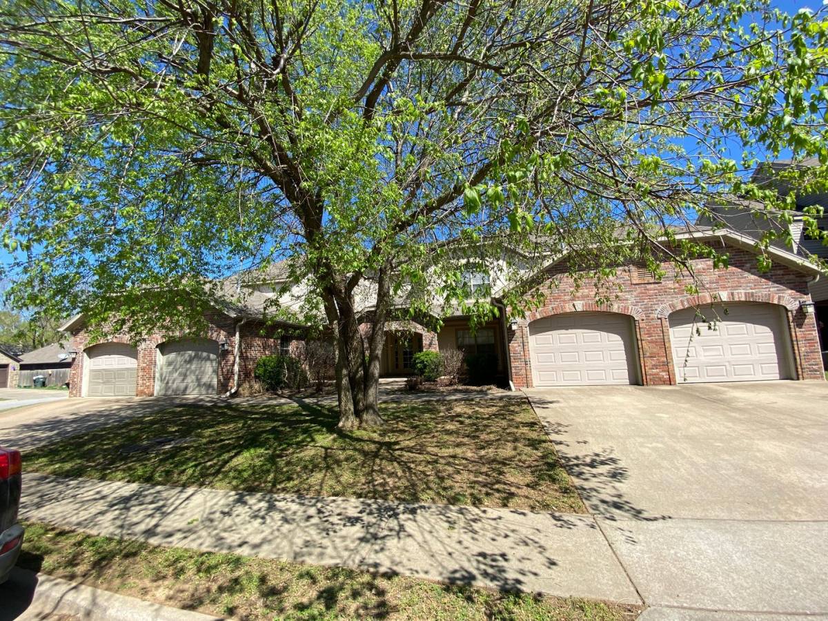 Apartment for rent at 2670 N Valencia Ave, Fayetteville, AR 72703