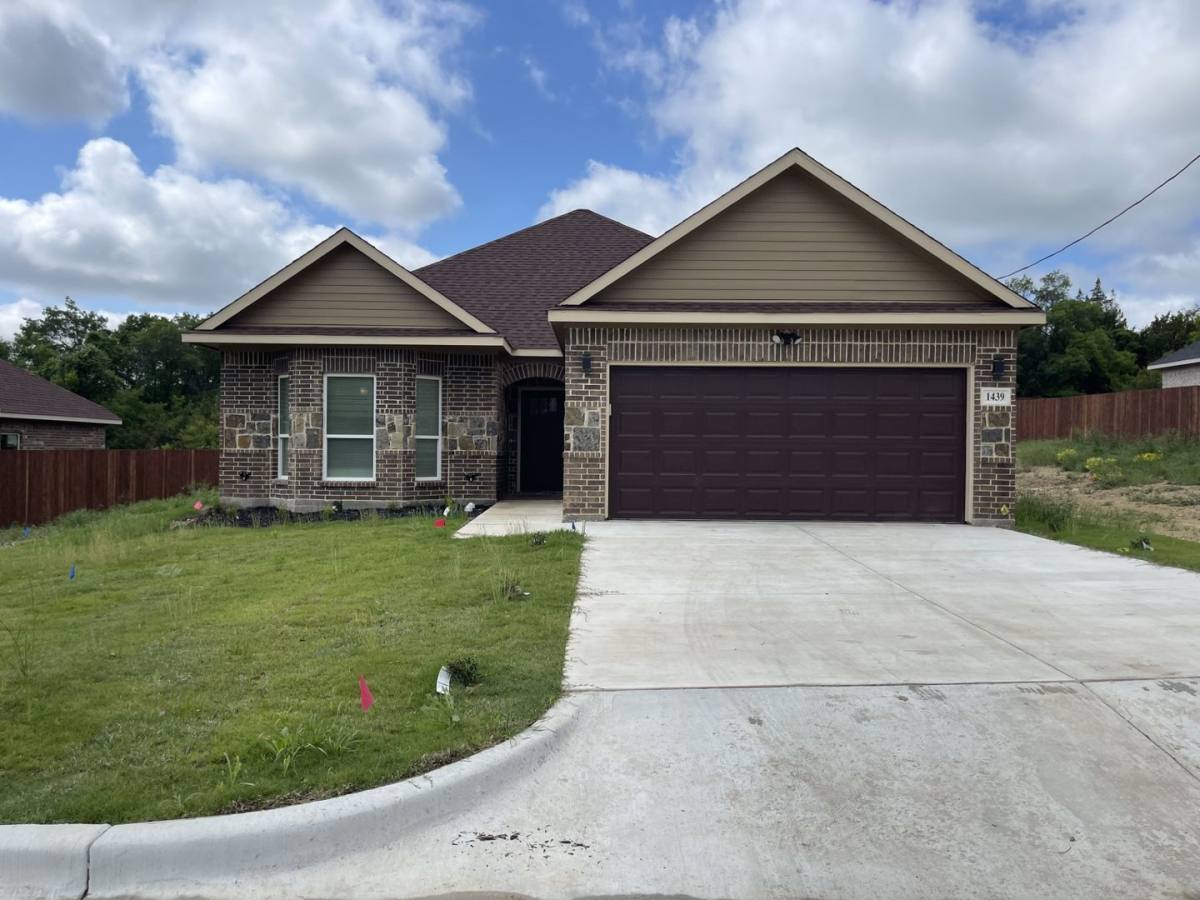 House for rent at 1439 Vine St, Weatherford, TX 76086