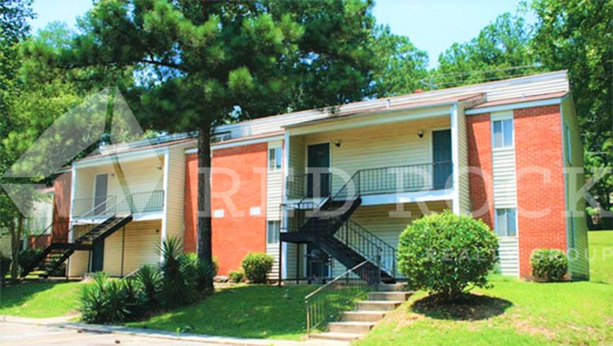 Apartment for rent at 300 Holly Hills Rd, Columbus, MS 39705