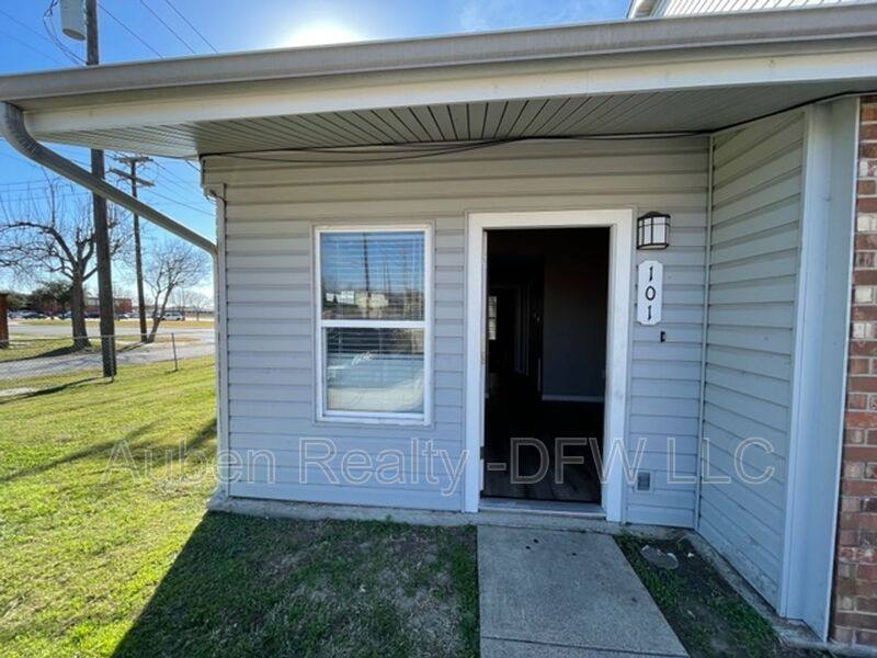 Apartment for rent at 327 SE 3rd St #104, Grand Prairie, TX 75051